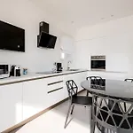 Sunbeam Terrace 아파트