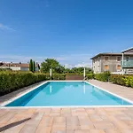 Sunbeam Terrace 아파트