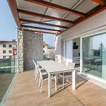 Sunbeam Terrace 아파트