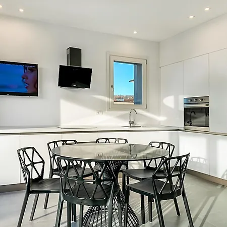 Sunbeam Terrace Apartment *